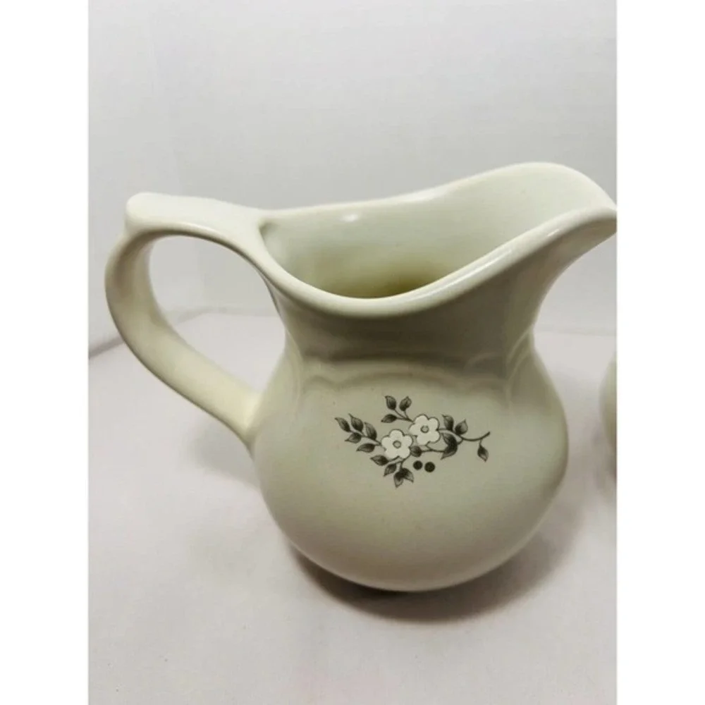 Pfaltzgraff Heirloom Pattern 3 Piece Set In Excellent Condition